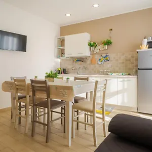 https://barracos-house.catania-hotels.net
